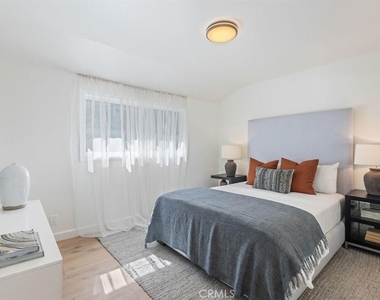 3217 Longridge - Photo Thumbnail 19