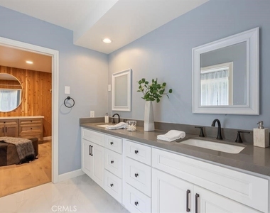 3217 Longridge - Photo Thumbnail 16