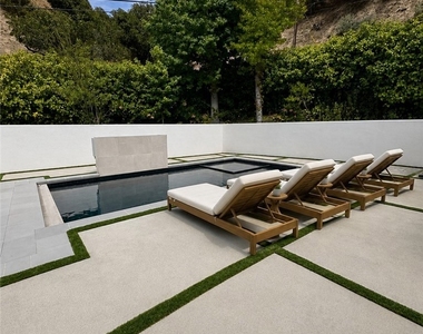 3217 Longridge - Photo Thumbnail 25