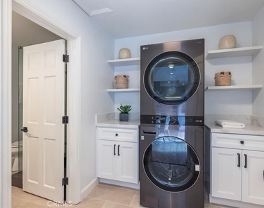 3217 Longridge - Photo Thumbnail 22