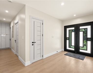 18921 Keswick Street - Photo Thumbnail 2