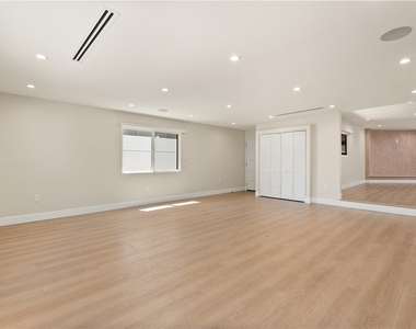 18921 Keswick Street - Photo Thumbnail 9