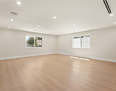 18921 Keswick Street - Photo Thumbnail 8