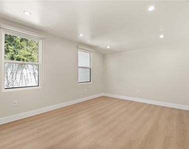 18921 Keswick Street - Photo Thumbnail 14