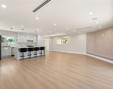 18921 Keswick Street - Photo Thumbnail 4