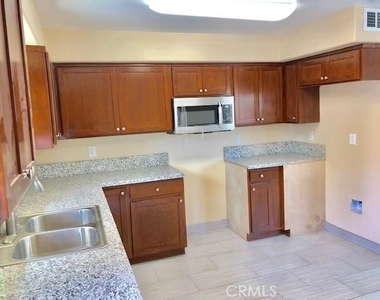 3534 W 67th Street - Photo Thumbnail 4