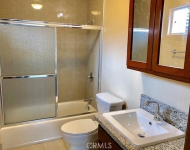 3534 W 67th Street - Photo Thumbnail 7
