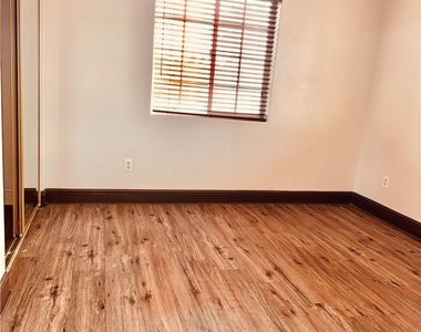 5425 Buchanan - Photo Thumbnail 14