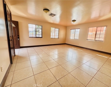 5425 Buchanan - Photo Thumbnail 6