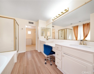 12241 Queensbury - Photo Thumbnail 14