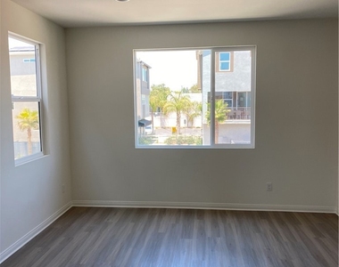904 E 3rd - Photo Thumbnail 10