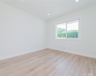 4534 Lennox - Photo Thumbnail 7