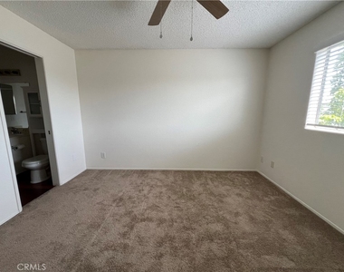 569 E St - Photo Thumbnail 12