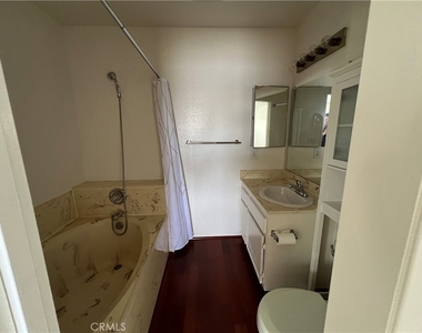 569 E St - Photo Thumbnail 8