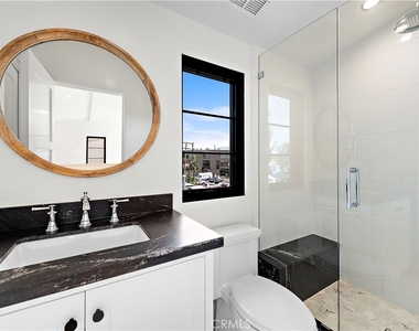 434 1/2 Goldenrod Avenue - Photo Thumbnail 12