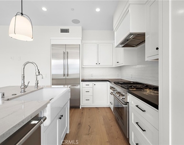 434 1/2 Goldenrod Avenue - Photo Thumbnail 6