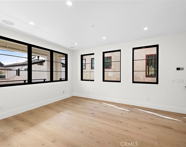 434 1/2 Goldenrod Avenue - Photo Thumbnail 4