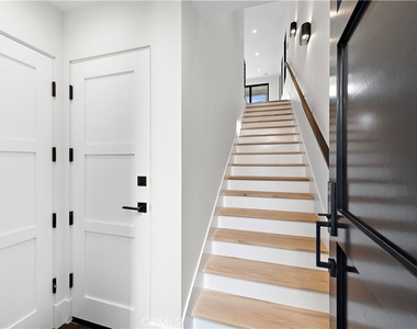434 1/2 Goldenrod Avenue - Photo Thumbnail 2