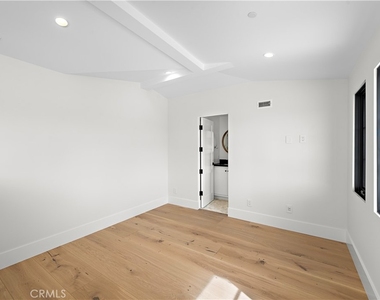 434 1/2 Goldenrod Avenue - Photo Thumbnail 11