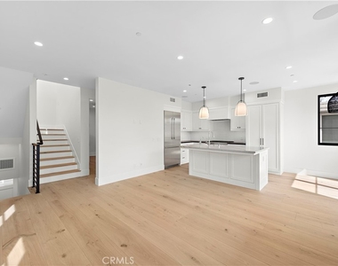 434 1/2 Goldenrod Avenue - Photo Thumbnail 3