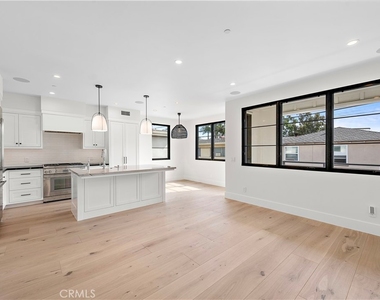 434 1/2 Goldenrod Avenue - Photo Thumbnail 5