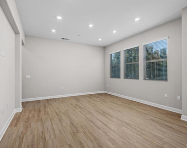 1137 Delpy View Point - Photo Thumbnail 3