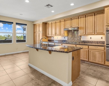 851 Antilla Way - Photo Thumbnail 9