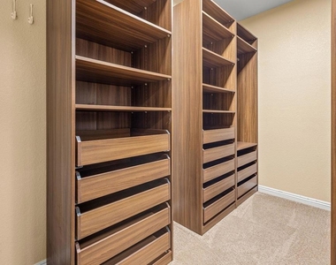 851 Antilla Way - Photo Thumbnail 18