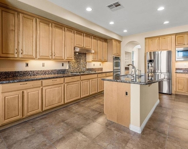 851 Antilla Way - Photo Thumbnail 12