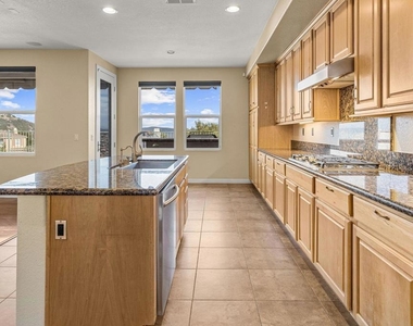 851 Antilla Way - Photo Thumbnail 10