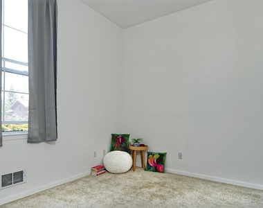 516 Martha Street - Photo Thumbnail 5