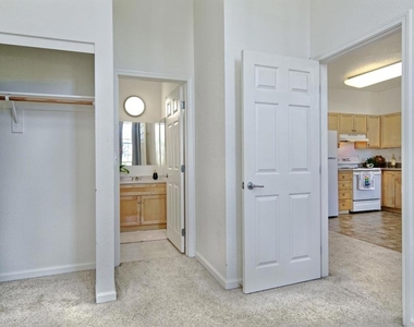 516 Martha Street - Photo Thumbnail 7