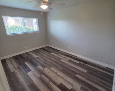 8371 Bennett Avenue - Photo Thumbnail 8