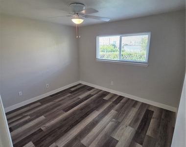 8371 Bennett Avenue - Photo Thumbnail 6