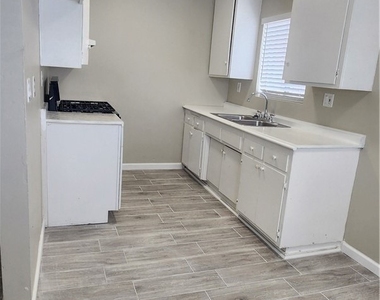 687 W 17th - Photo Thumbnail 7