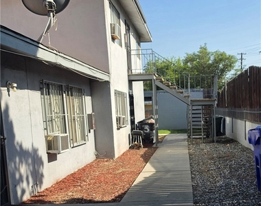 687 W 17th - Photo Thumbnail 2
