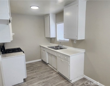 687 W 17th - Photo Thumbnail 9