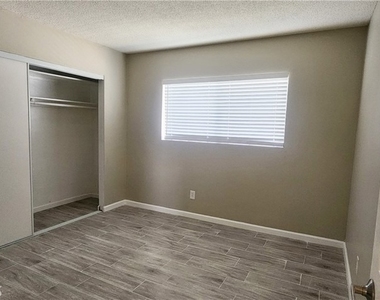 687 W 17th - Photo Thumbnail 10