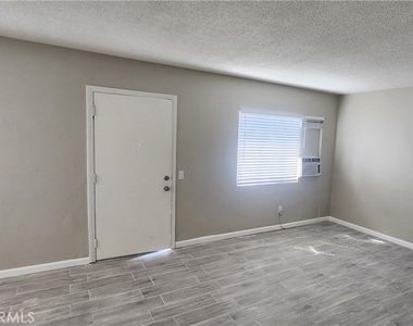 687 W 17th - Photo Thumbnail 6