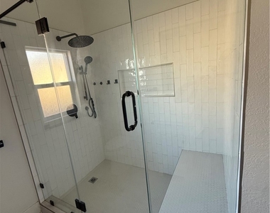 2255 W 29th St - Photo Thumbnail 9