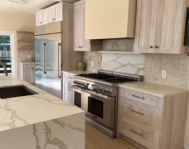 2255 W 29th St - Photo Thumbnail 1