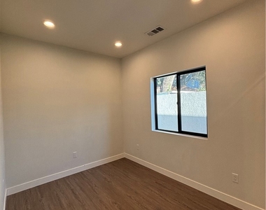 1668 Glen Avenue - Photo Thumbnail 13
