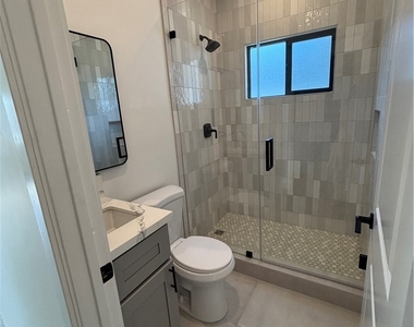 1664 Glen Avenue - Photo Thumbnail 7