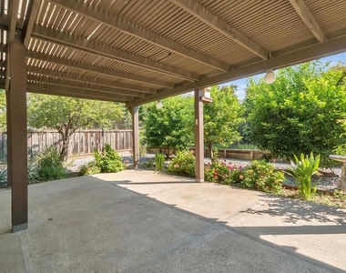 332 Downham Ct - Photo Thumbnail 16