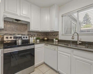 1245 Pine Creek Way - Photo Thumbnail 10