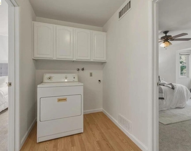 1245 Pine Creek Way - Photo Thumbnail 20