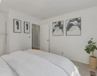 1245 Pine Creek Way - Photo Thumbnail 15