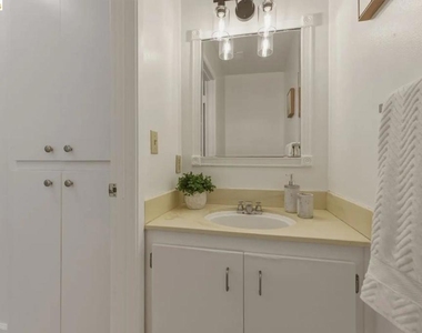 1245 Pine Creek Way - Photo Thumbnail 13
