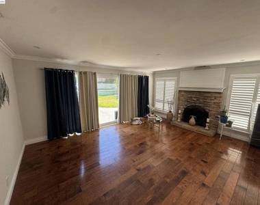 1250 Cape Cod Way - Photo Thumbnail 7