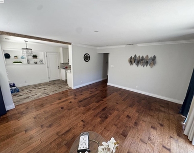 1250 Cape Cod Way - Photo Thumbnail 6